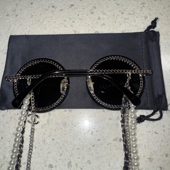 Chanel 4245 Rimless Black Sunglasses with Pearl and Other Chains In Box Italy